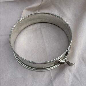 The Pampered Chef Silver Springform Pan